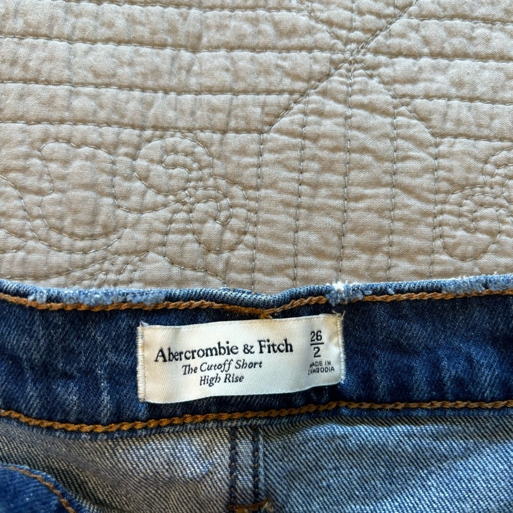 Abercrombie The Cutoff Short High Rise 2 inch - Picture 3 of 10